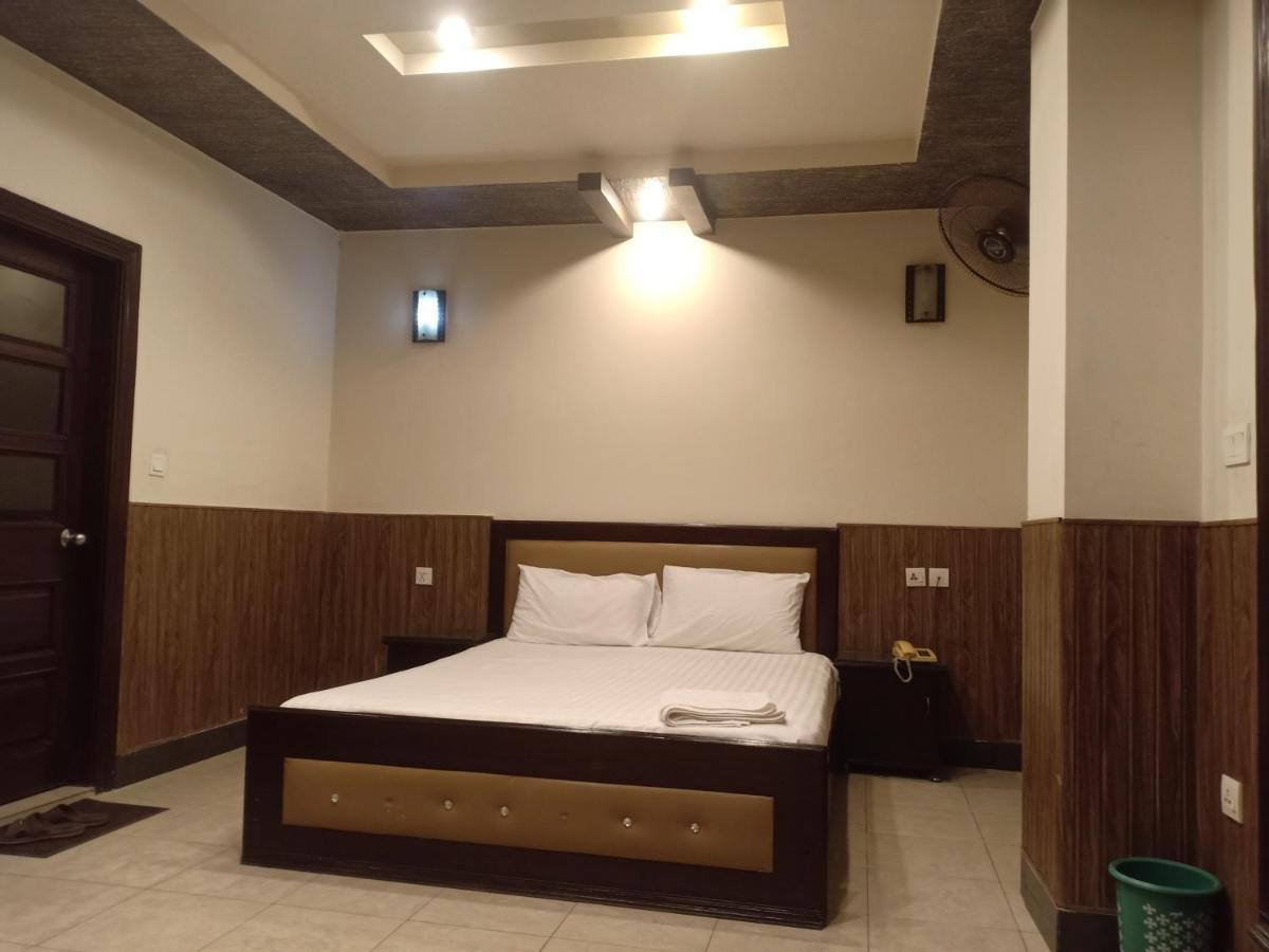 Hotel New Madina Faisalabad Buitenkant foto