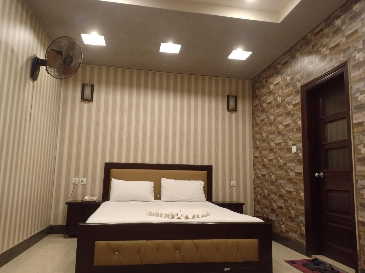 Hotel New Madina Faisalabad Buitenkant foto